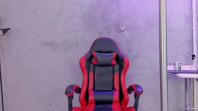 Snapshot of naomi__blair chatting on March 2026 03:26:01 AM naomi blair online show from March 2026 03:26:01 AM