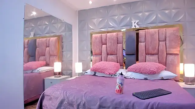 Paris Velvet online show from February 2026 10:43:01 PM