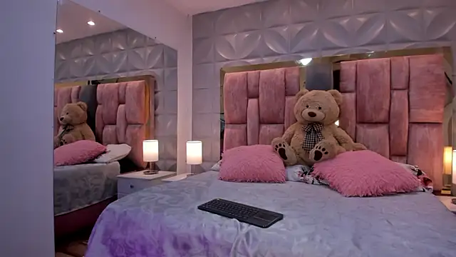 Paris Velvet online show from March 2026 11:01:02 PM