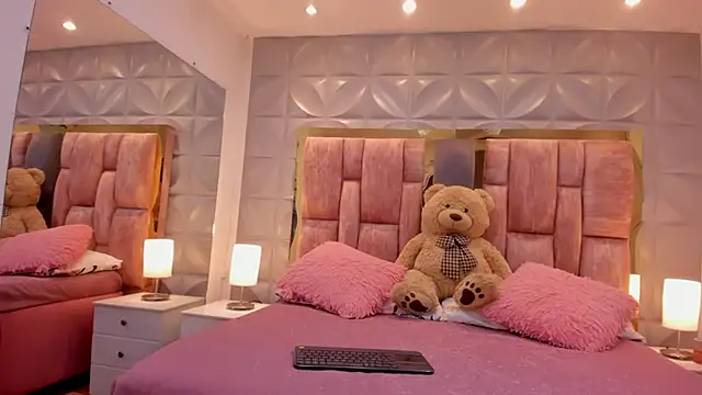 Paris Velvet online show from March 2026 11:14:01 PM