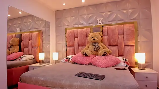 Paris Velvet online show from February 2026 10:07:02 PM