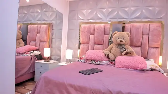 Paris Velvet online show from April 2026 11:39:01 PM