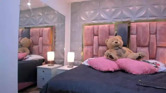 Paris Velvet online show from April 2026 10:12:01 PM