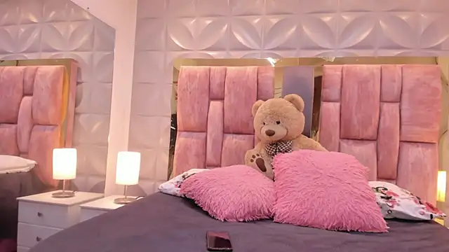 Paris Velvet online show from April 2026 10:49:01 PM