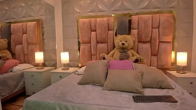 Paris Velvet online show from February 2026 10:21:01 PM