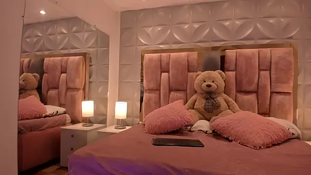 Paris Velvet online show from March 2026 11:59:01 PM