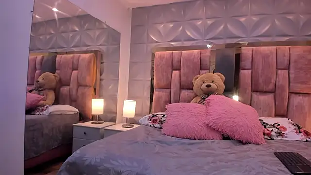 Paris Velvet online show from April 2026 11:31:01 PM