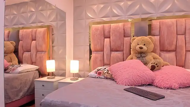 Paris Velvet online show from April 2026 10:17:02 PM