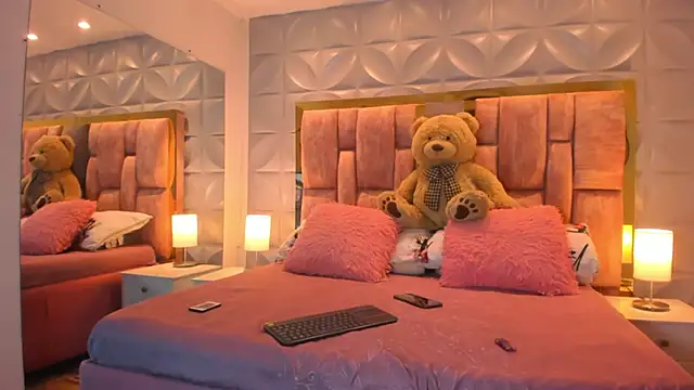 Paris Velvet online show from February 2026 10:20:01 PM