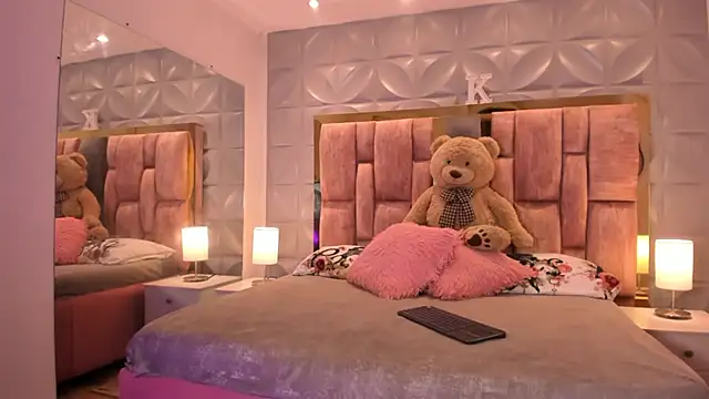 Paris Velvet online show from February 2026 09:47:02 PM