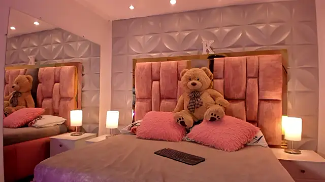 Paris Velvet online show from February 2026 10:16:01 PM