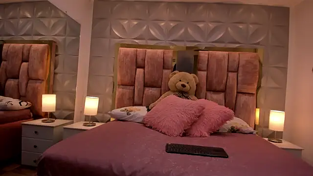 Paris Velvet online show from March 2026 10:11:01 PM