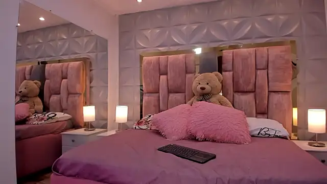 Paris Velvet online show from March 2026 10:55:02 PM