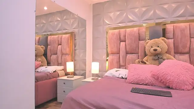 Paris Velvet online show from April 2026 11:00:01 PM