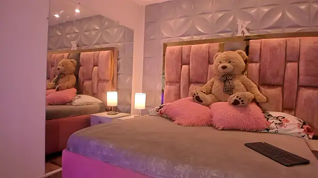 Paris Velvet online show from February 2026 09:58:02 PM