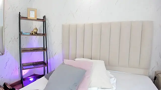 ViolettaRousee  online show from March 2026 09:24:02 PM