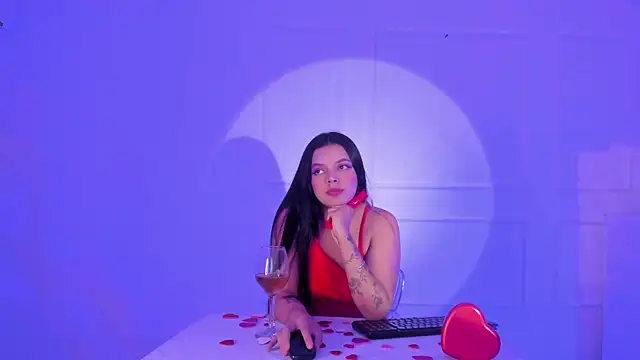 ViolettaRousee  online show from May 2026 09:56:01 PM
