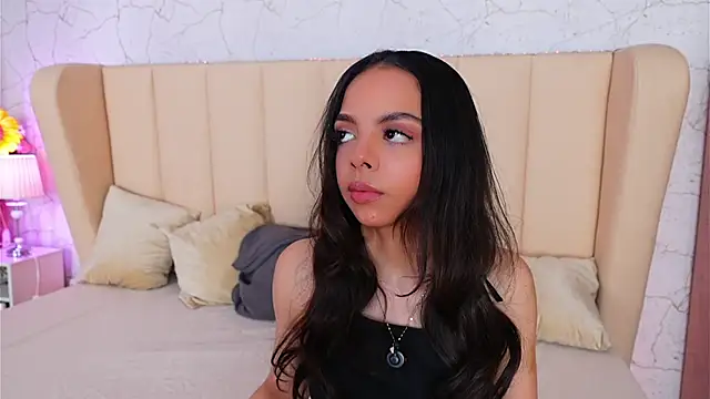 Snapshot of BambiRoses chatting on April 2026 07:10:01 AM BambiRoses online show from April 2026 07:10:01 AM