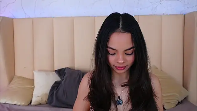 Snapshot of BambiRoses chatting on March 2026 04:31:02 AM BambiRoses online show from March 2026 04:31:02 AM