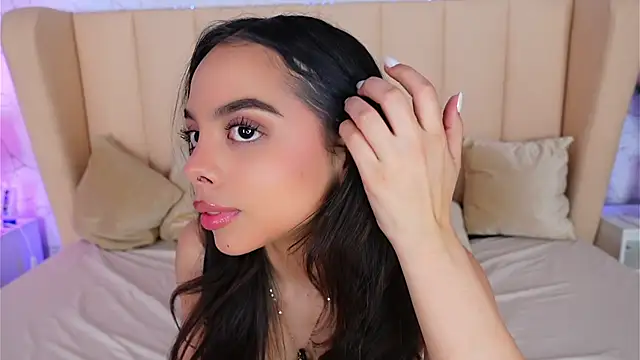 Snapshot of BambiRoses chatting on March 2026 11:05:01 PM BambiRoses online show from March 2026 11:05:01 PM