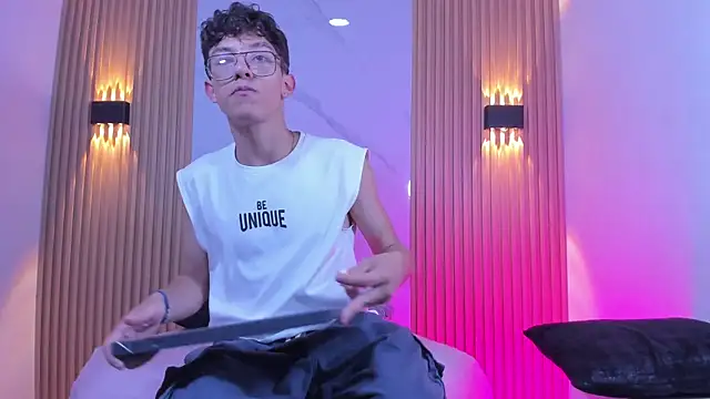 Christopher Hunter online show from February 2026 07:48:02 PM