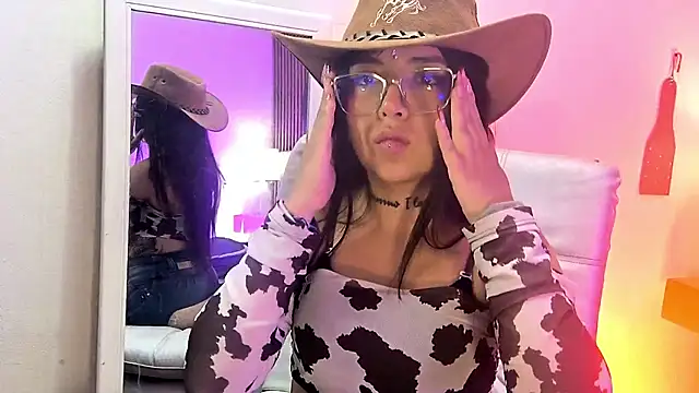 mary luckaysha  online show from May 2026 07:42:01 PM