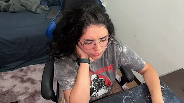 Ales Kitten Live online show from March 2026 10:43:01 PM