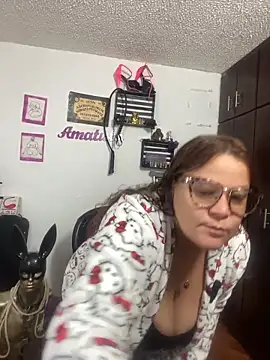 Snapshot of KimmyDark1 chatting on June 2026 04:21:01 AM KimmyDark1 online show from June 2026 04:21:01 AM