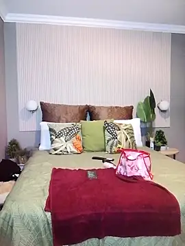 LADY-NESH online show from April 2026 11:39:02 PM