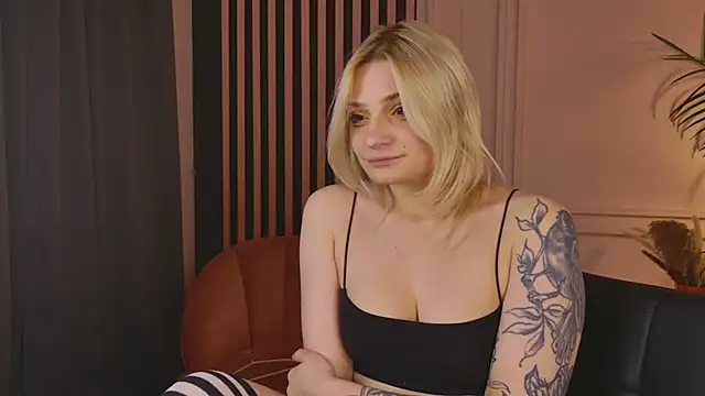 Snapshot of AvaSun chatting on February 2026 11:00:02 PM AvaSun online show from February 2026 11:00:02 PM