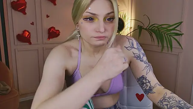 Snapshot of AvaSun chatting on February 2026 09:58:02 PM AvaSun online show from February 2026 09:58:02 PM