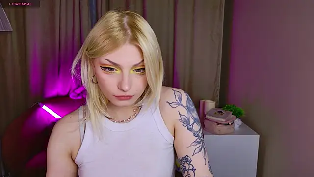 Snapshot of AvaSun chatting on February 2026 11:59:01 PM AvaSun online show from February 2026 11:59:01 PM