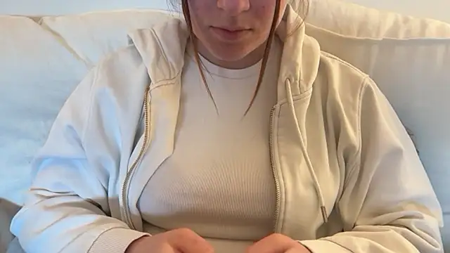 Lucyschickt online show from March 2026 05:28:01 AM