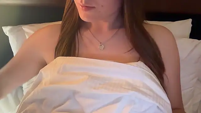 Lucyschickt online show from June 2026 09:09:01 PM
