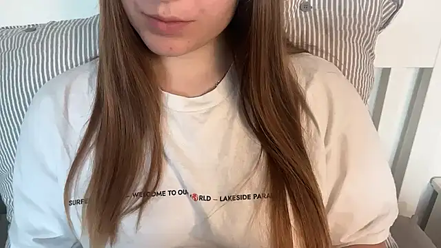 Lucyschickt online show from June 2026 05:29:02 AM
