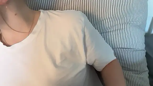 Lucyschickt online show from June 2026 03:39:01 PM