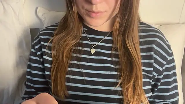 Lucyschickt online show from May 2026 05:20:02 PM
