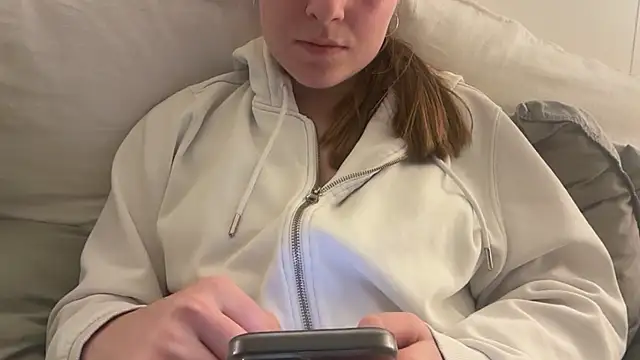 Snapshot of Lucyschickt chatting on February 2026 08:09:02 PM Lucyschickt online show from February 2026 08:09:02 PM