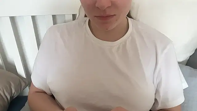 Lucyschickt online show from April 2026 07:22:02 AM