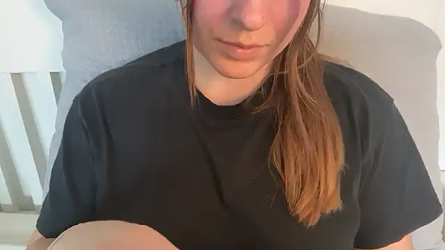 Lucyschickt online show from June 2026 02:14:01 PM