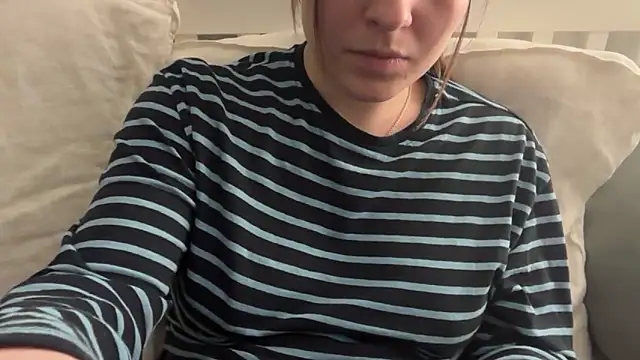 Lucyschickt online show from April 2026 07:28:02 PM