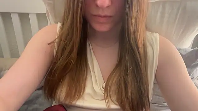 Lucyschickt online show from March 2026 06:47:01 PM