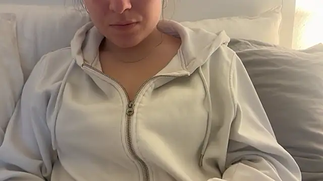 Snapshot of Lucyschickt chatting on February 2026 04:18:01 PM Lucyschickt online show from February 2026 04:18:01 PM