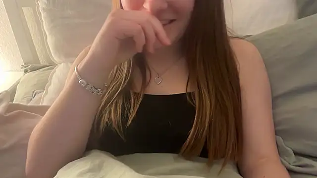 Snapshot of Lucyschickt chatting on February 2026 04:53:02 PM Lucyschickt online show from February 2026 04:53:02 PM