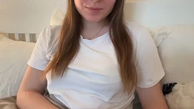 Lucyschickt online show from April 2026 05:50:02 PM