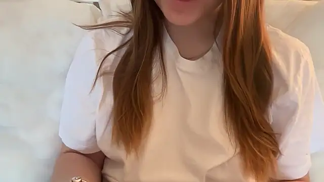 Lucyschickt online show from May 2026 06:05:01 AM