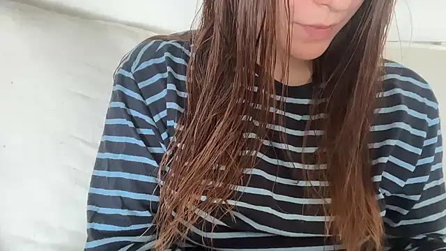 Lucyschickt online show from May 2026 09:25:01 AM