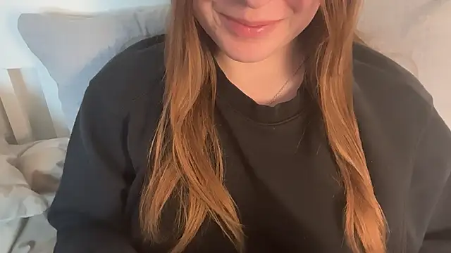 Lucyschickt online show from May 2026 05:10:02 PM
