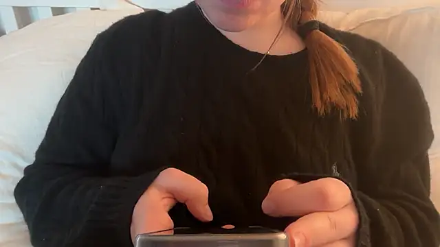 Lucyschickt online show from April 2026 06:37:01 PM