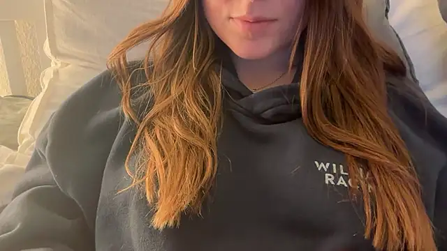 Snapshot of Lucyschickt chatting on February 2026 04:59:01 PM Lucyschickt online show from February 2026 04:59:01 PM